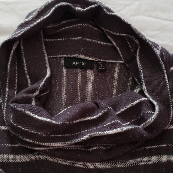 Women's Apt 9 sweater - Picture 2 of 5